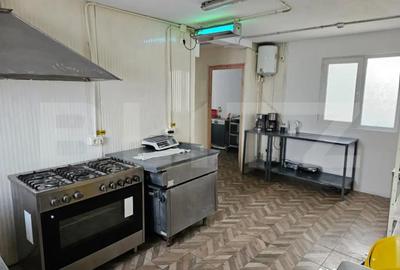 Casă cu 7 camere cu Teren 1000 Mp în Central - 8