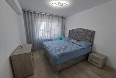Apartament cu 3 camere decomandat în Tractorul - 4