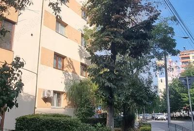Vand apartament 3 camere, mobilat, in Pitesti, Zona Nord, L uri, etaj6 - 10