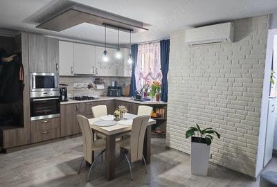 Apartament cu 3 camere semidecomandat în Central