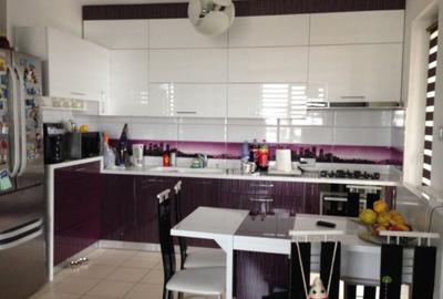 Apartament cu 3 camere decomandat, mobilat în Tineretului