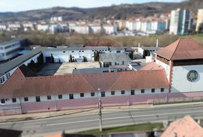 Spațiu comercial, de 6,229 mp, în Central - 16