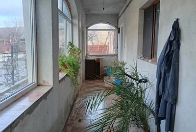 Casa parter+1 Razvad, la 7 km de Targovi?te (Dambovi?a), conectata la apa, gaz, curent - 2