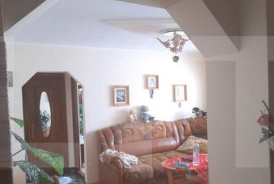 Apartament de 3 camere, etaj 3, semidecomandat, 63mp, Zona G