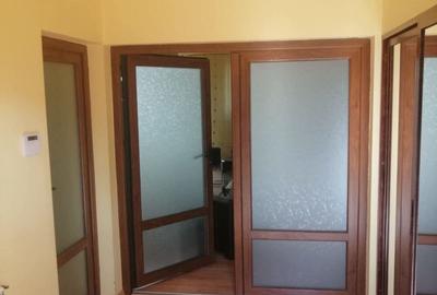 Casă cu 12 camere cu Teren 400 Mp în Micro 17 - 2