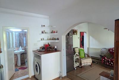 Casă cu 3 camere cu Teren 250 Mp în Central - 2