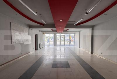 Spa?iu comercial 163 mp, vitrina, vad auto/pietonal, Calea