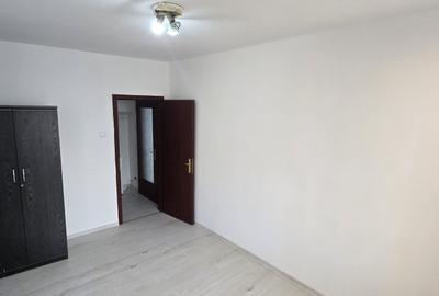 Apartament cu 2 camere semidecomandat, mobilat în P-ța Universității - 8