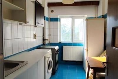 Apartament cu 2 camere decomandat, mobilat în Republicii