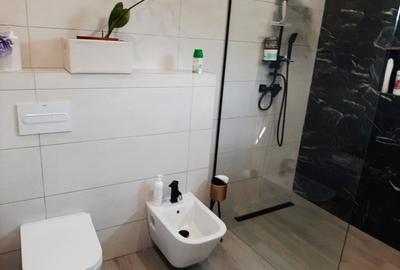 Casă individuală cu 3 camere cu Canalizare în Schitu - 1