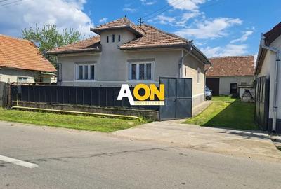 Casă traditională, 3 camere, 1766 mp teren, la asfalt, Vintu de Jos - 1