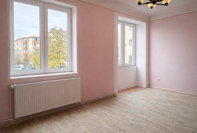 Apartament cu 3 camere decomandat în Triaj