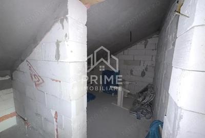 Casă cu 5 camere cu Teren 1800 Mp în Stremț - 4