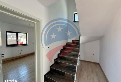 Casă cu 4 camere cu Teren 250 Mp în Malu Mare - 2
