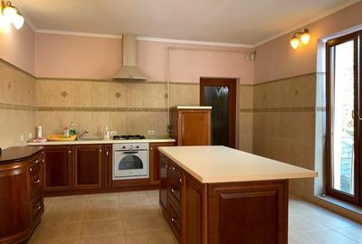 Casă modernizată, situată central, Sebeș – str. Surianu nr. 17 - 14