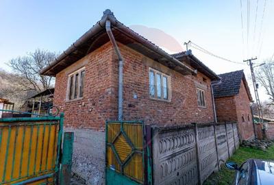 Casă cu 4 camere cu Teren 390 Mp în Peștenița - 2