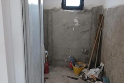 Casă cu Teren 385 Mp în Pecineaga