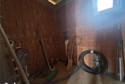 Casă cu 3 camere cu Teren 545 Mp în Girișu de Criș - 6