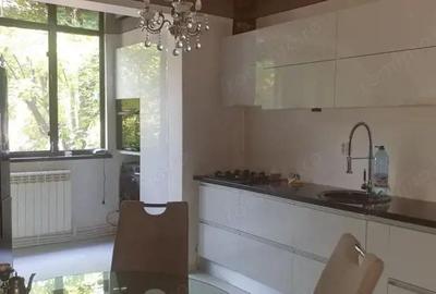 Apartament 3 camere de vanzare Tiglina 2, stradal, renovat complet