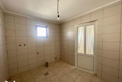 Casă cu 3 camere cu Teren 3500 Mp în Vicovu de Sus - 7