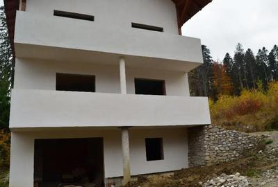 Casă cu 5 camere cu Teren 554 Mp în Piața - 8