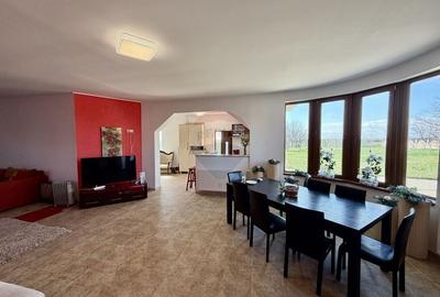 Casă cu 5 camere cu Teren 3400 Mp în Răchitosu - 1