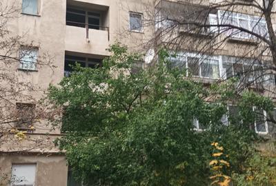 Vanzare garsoniera Anastasie Panu, libera, parter,blocul in planul 2 - 4