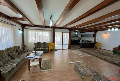 Casă cu 5 camere cu Teren 2087 Mp în Central - 2