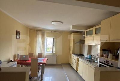 Apartament cu 3 camere decomandat, mobilat în Micro 17