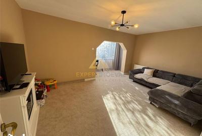 Apartament cu 3 camere decomandat în Traian - 2
