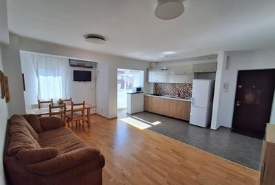 Apartament cu 3 camere semidecomandat în Sud