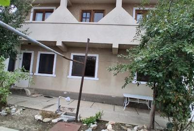 Casă cu Teren 600 Mp în Central - 2