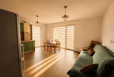 Apartament cu 3 camere semidecomandat, mobilat în Nord-Vest
