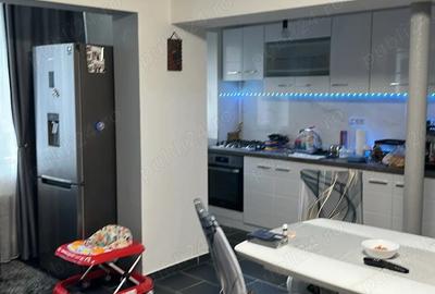 Apartament 3 camere de vanzare - 1