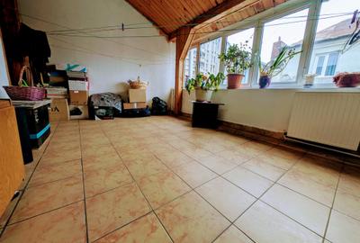 Unirii,D+P+E+M,Parc Carol,postbelic,renovata,semineu,plansee beton,curte-parcare - 3