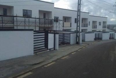 Casă cu 3 camere în Popas Păcurari