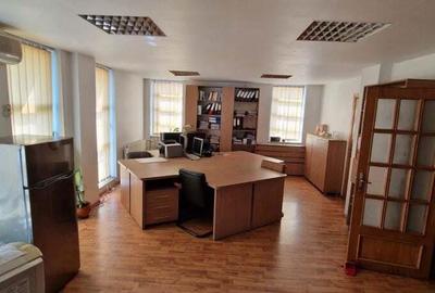 Spațiu comercial, de 384 mp, în Central - 8