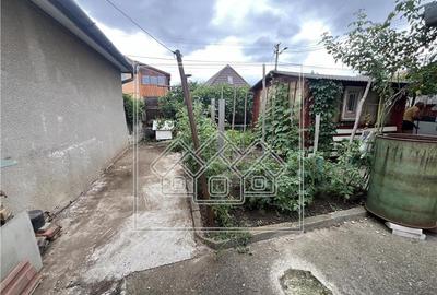 Casa de vanzare in Sibiu -  4 camere, curte, acces auto - 4