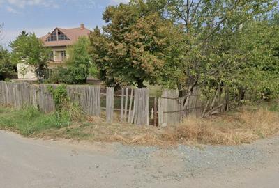 Casă cu 7 camere cu Teren 2000 Mp în Central