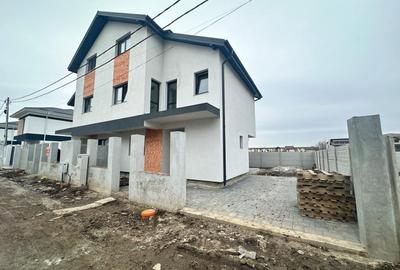 Duplex cu 4 camere cu Teren 200 Mp în Central