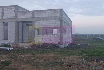 Casă cu 4 camere cu Teren 607 Mp în Central