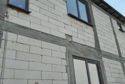 Casă cu Teren 250 Mp în Central - 2