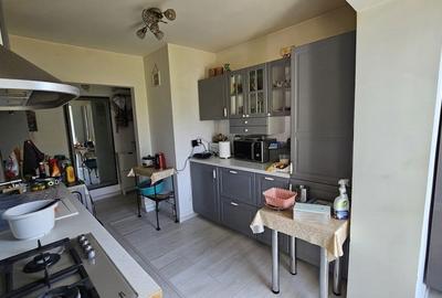 Apartament cu 3 camere semidecomandat în Nord