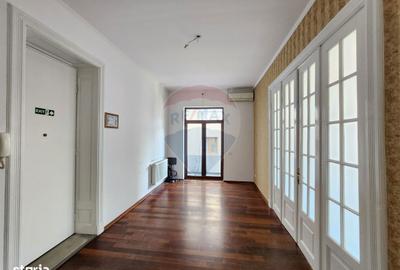 Apartament cu 5 camere în Ultracentral