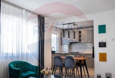 Apartament cu 3 camere semidecomandat în Central - 1