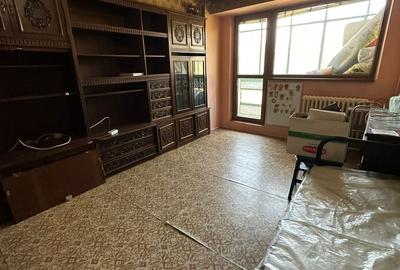 Apartament cu 3 camere semidecomandat în Lujerului