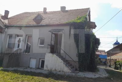 Apartament la casa, zona centrala, 100 mp utili, Radauti