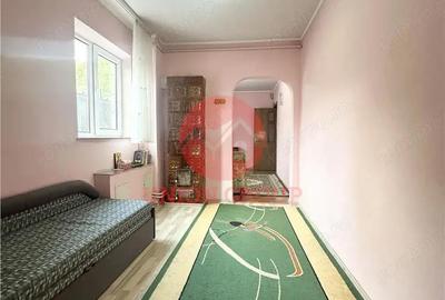 Casă cu 10 camere cu Canalizare în Faleza Nord