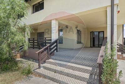 Casa luminoasa cu 7 camere si curte de 571 mp in zona de Nord, Gulia Casa luminoasa cu 7 camere si curte de 571 mp in zona de Nord, Gulia - 18