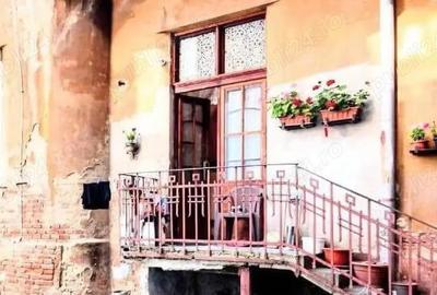 Apartament cu 5 camere decomandat în Central